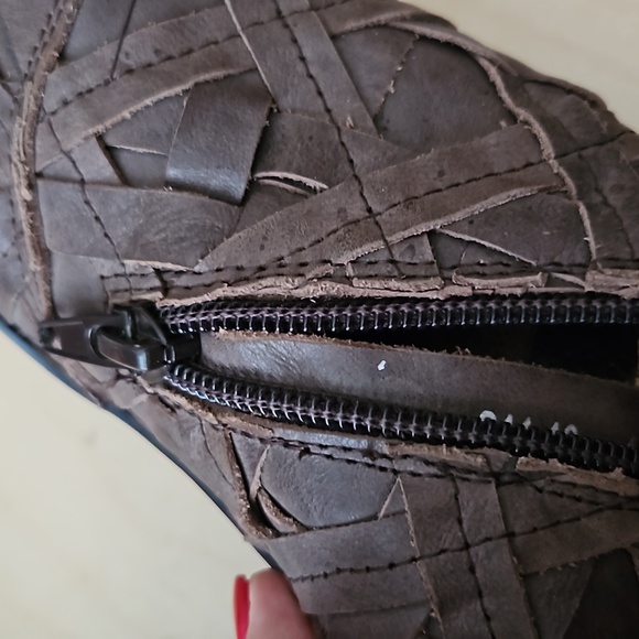 Django & Juliette Australian Leather Heel Sandals - Picture 9 of 12